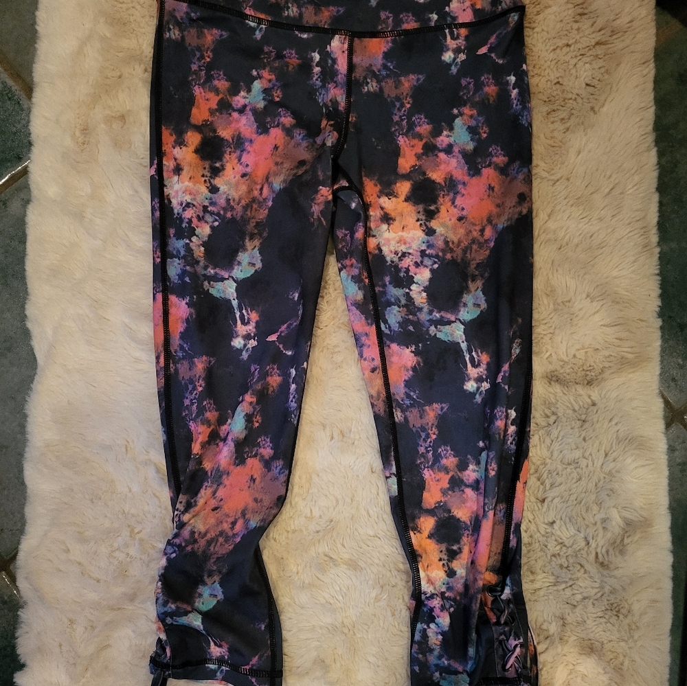 Mono b Capri athletic leggings with tie